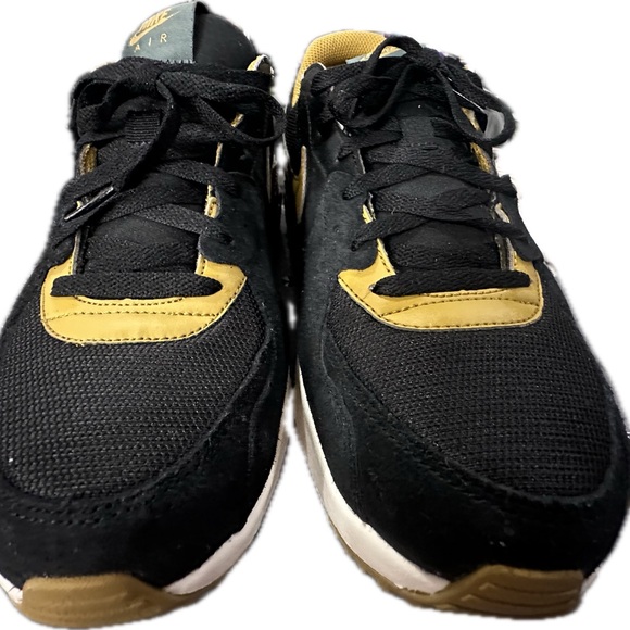 Athletic_Shoes